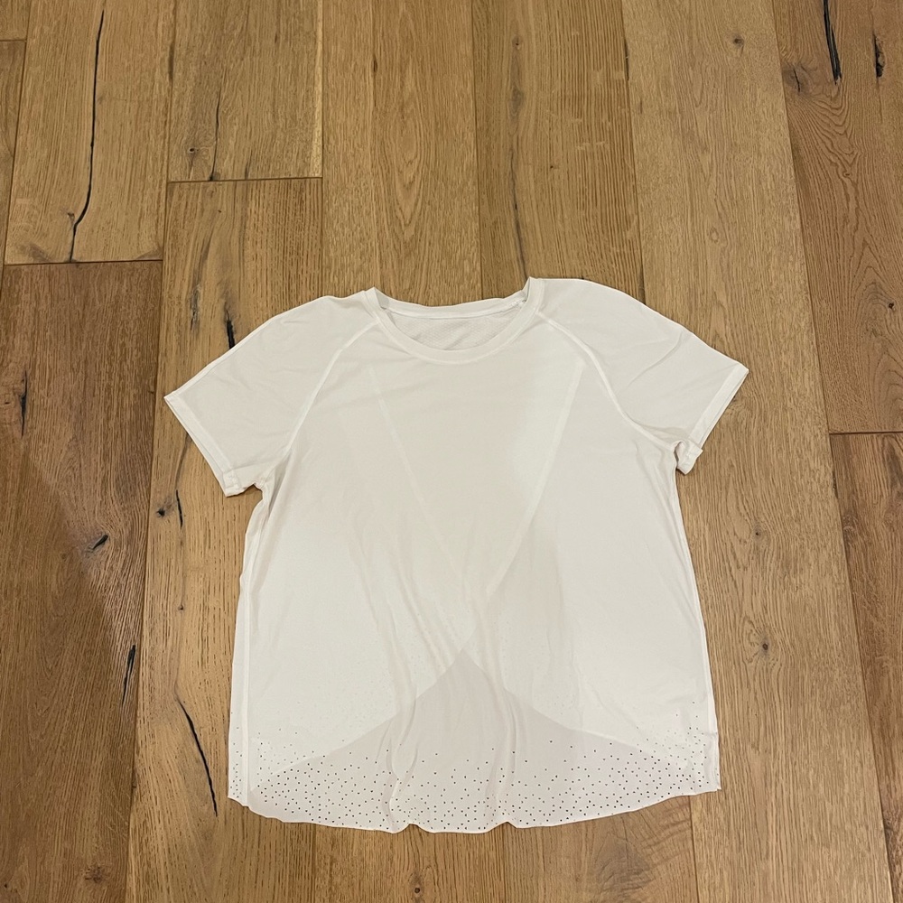 LULULEMON WHITE TEE!